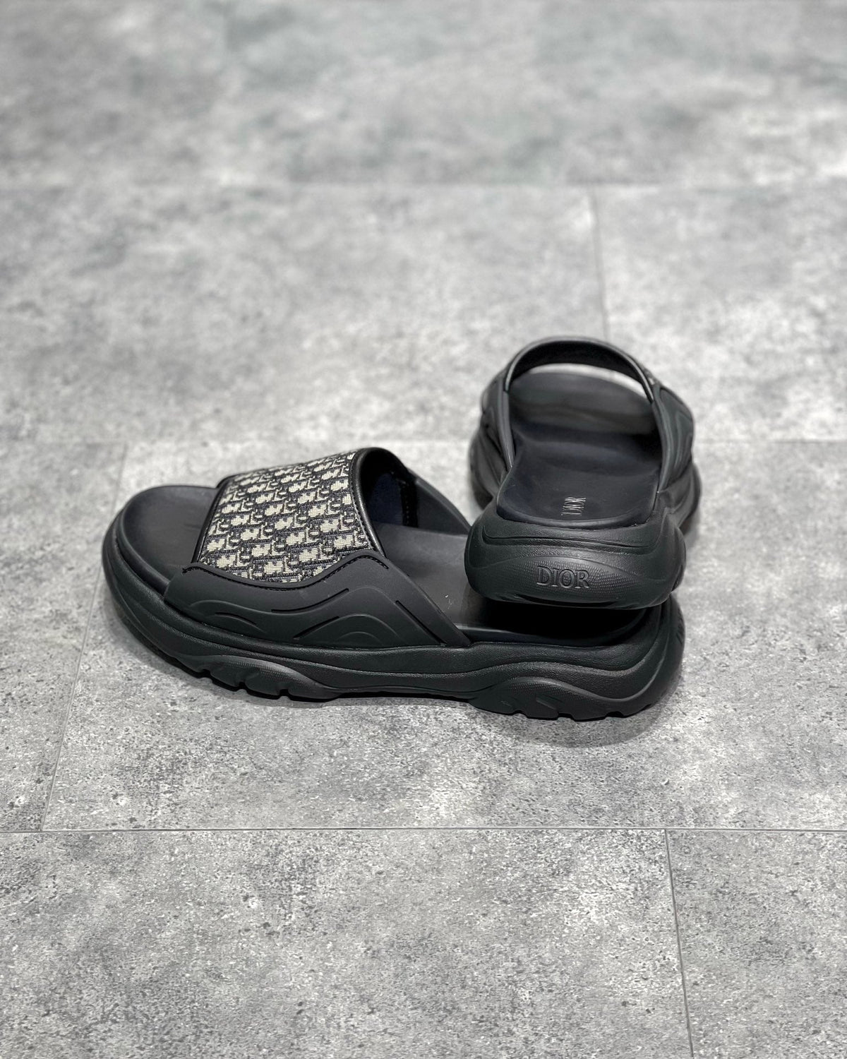 DIO sandal