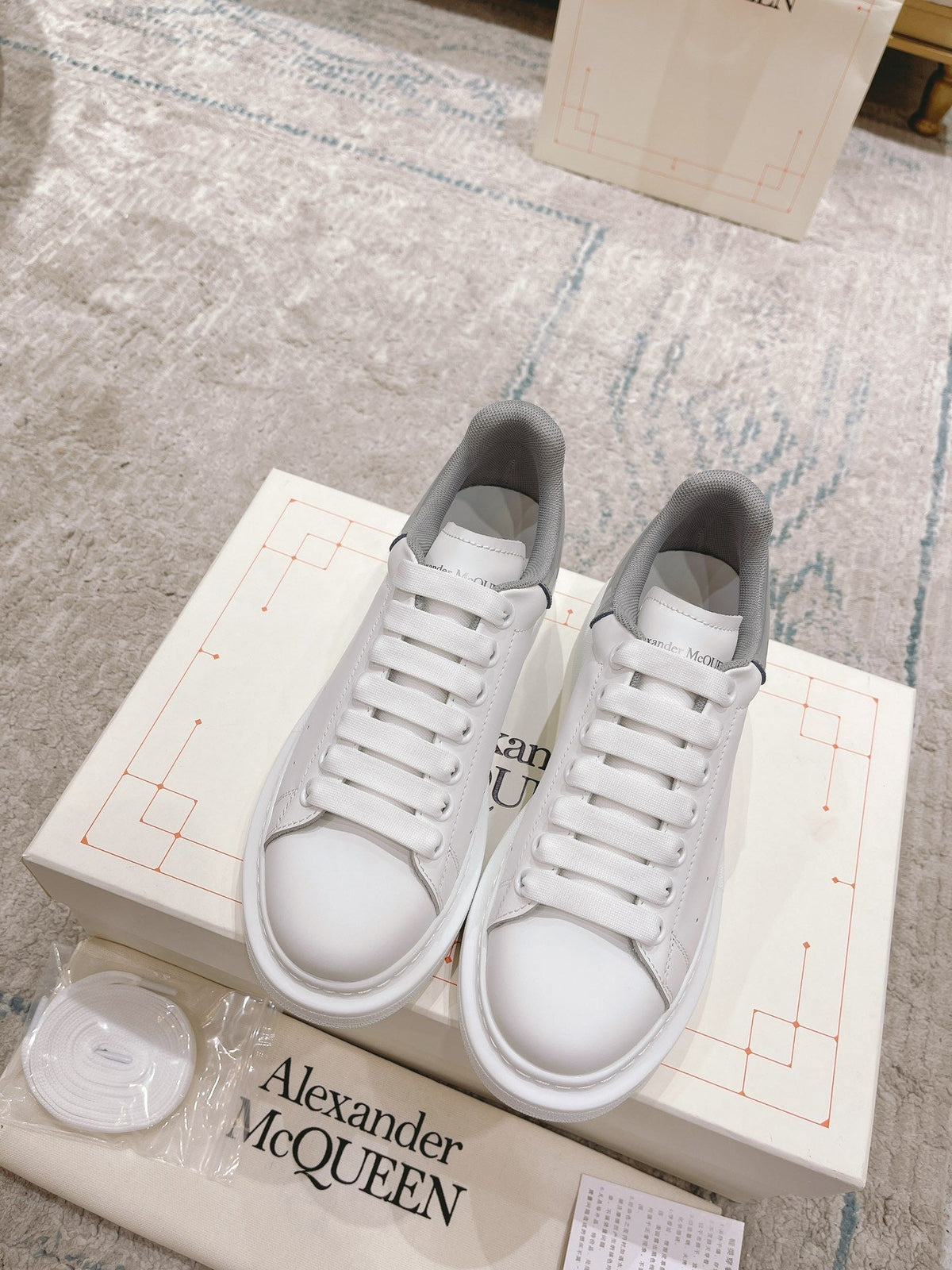 Sneakers & Shoes