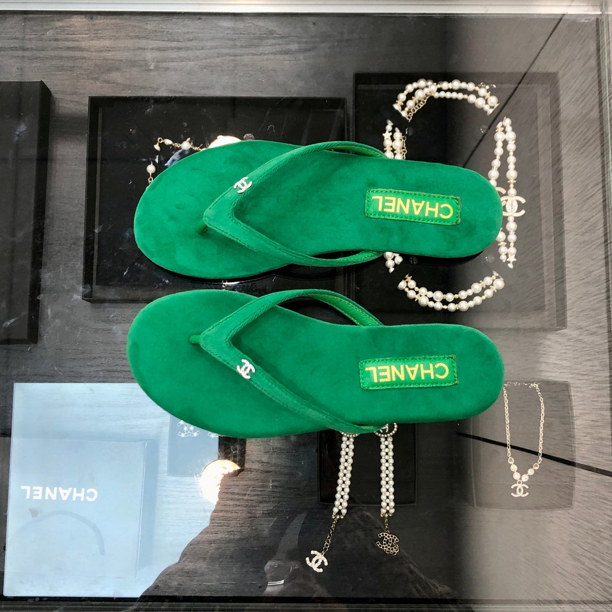 THONG SLIDE IN EMERALD GREEN SUEDE