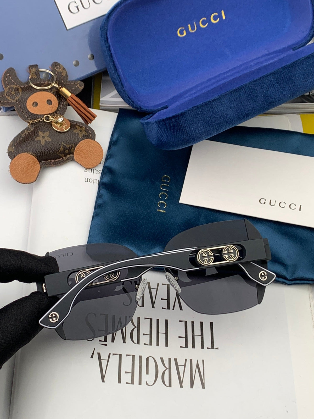 EMBOSSED LOGO SQUARE FRAME SUNGLASSES G0296 IN ACETATE AND METAL