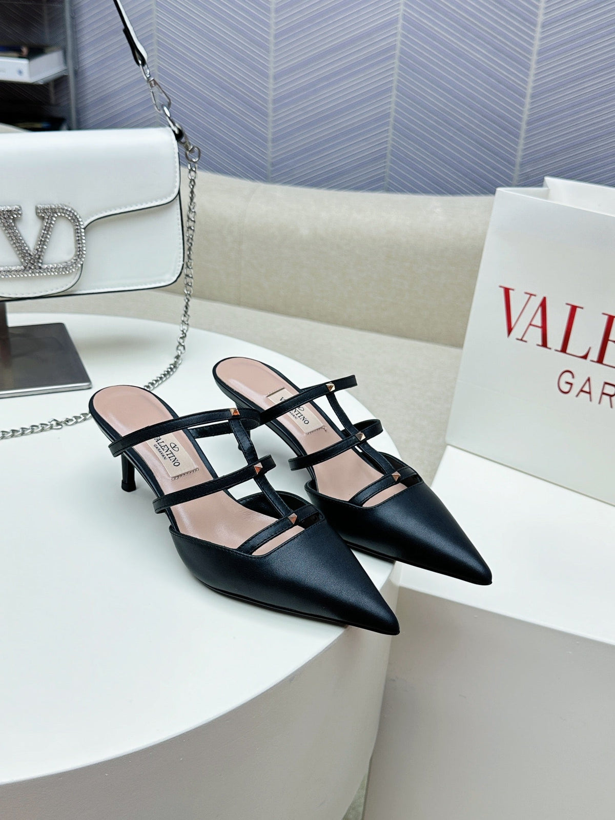 ROCKSTUD WISPY BLACK CALFSKIN MULE 60MM
