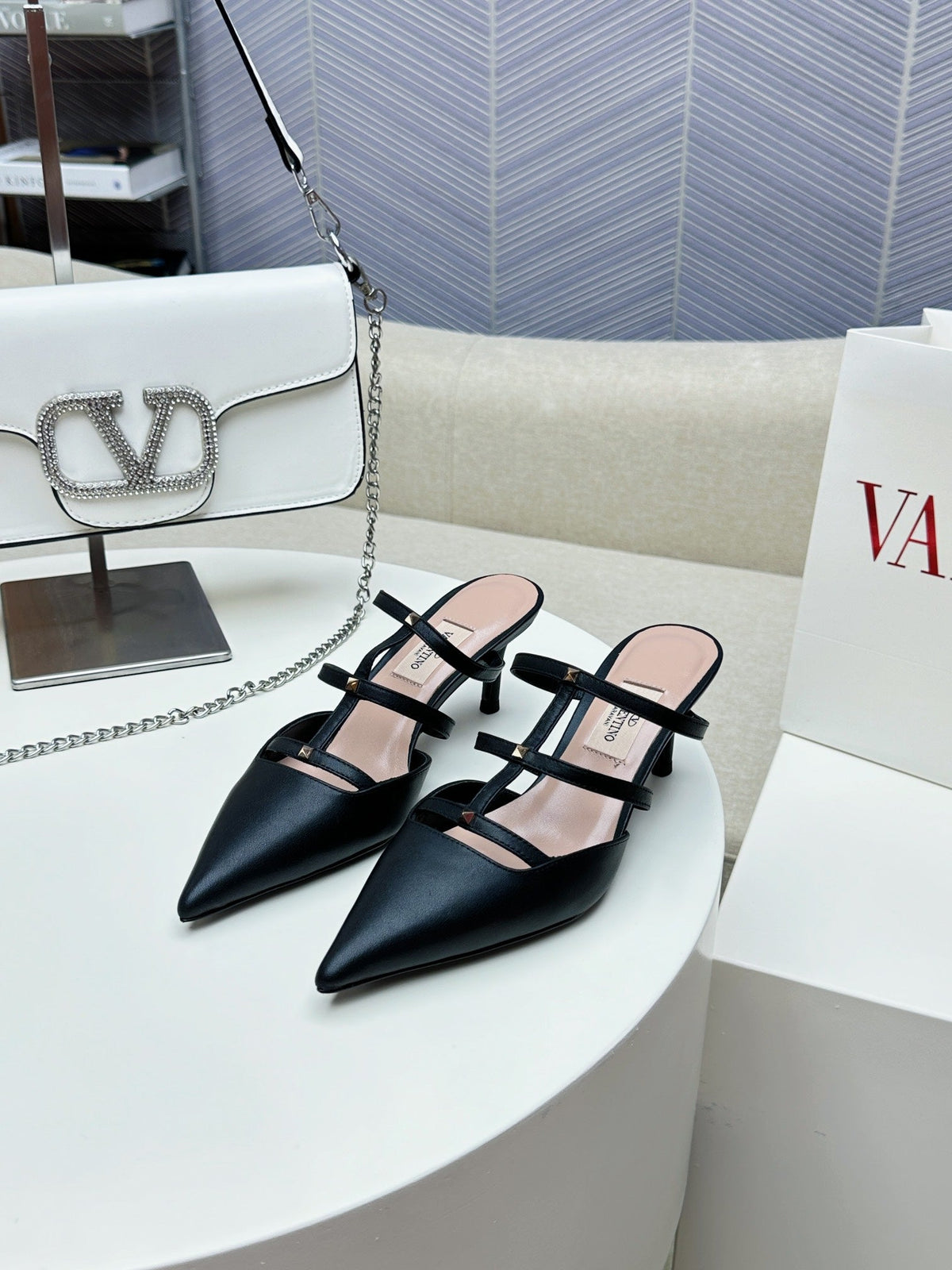 ROCKSTUD WISPY BLACK CALFSKIN MULE 60MM