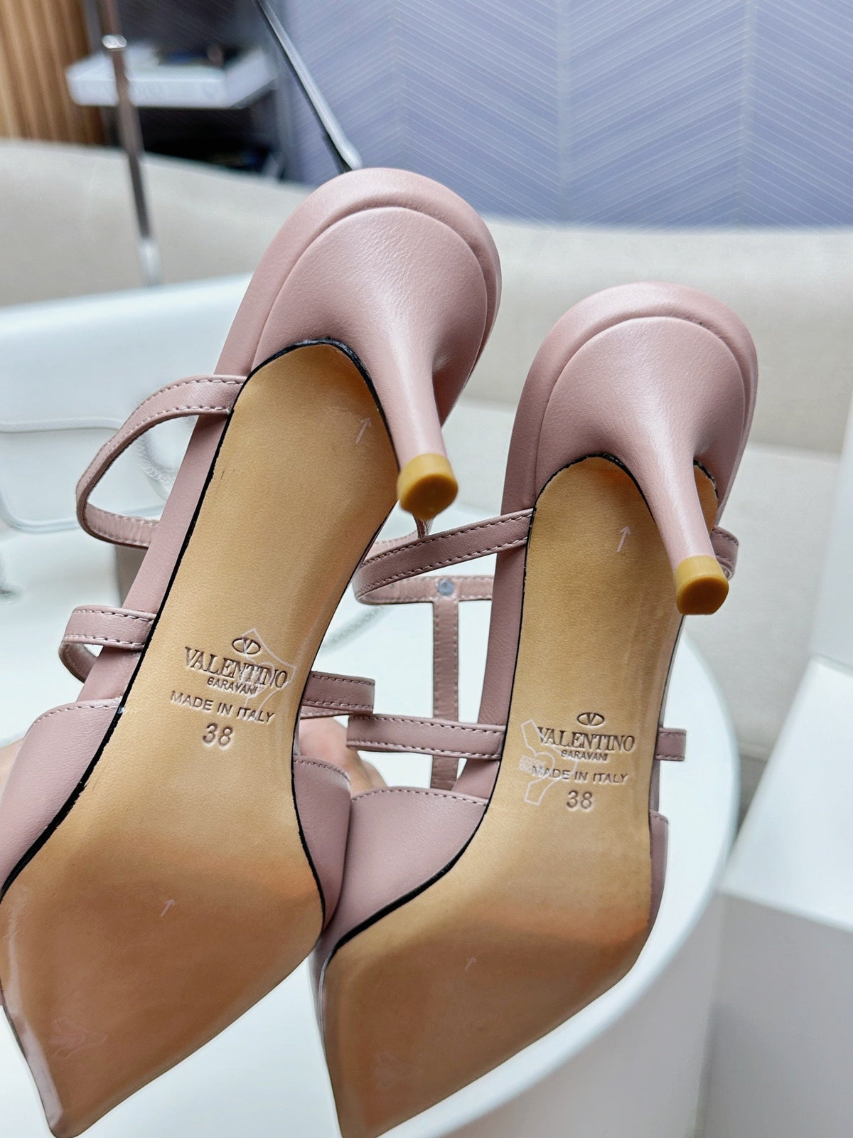 ROCKSTUD WISPY CREPE PINK CALFSKIN MULE 60MM
