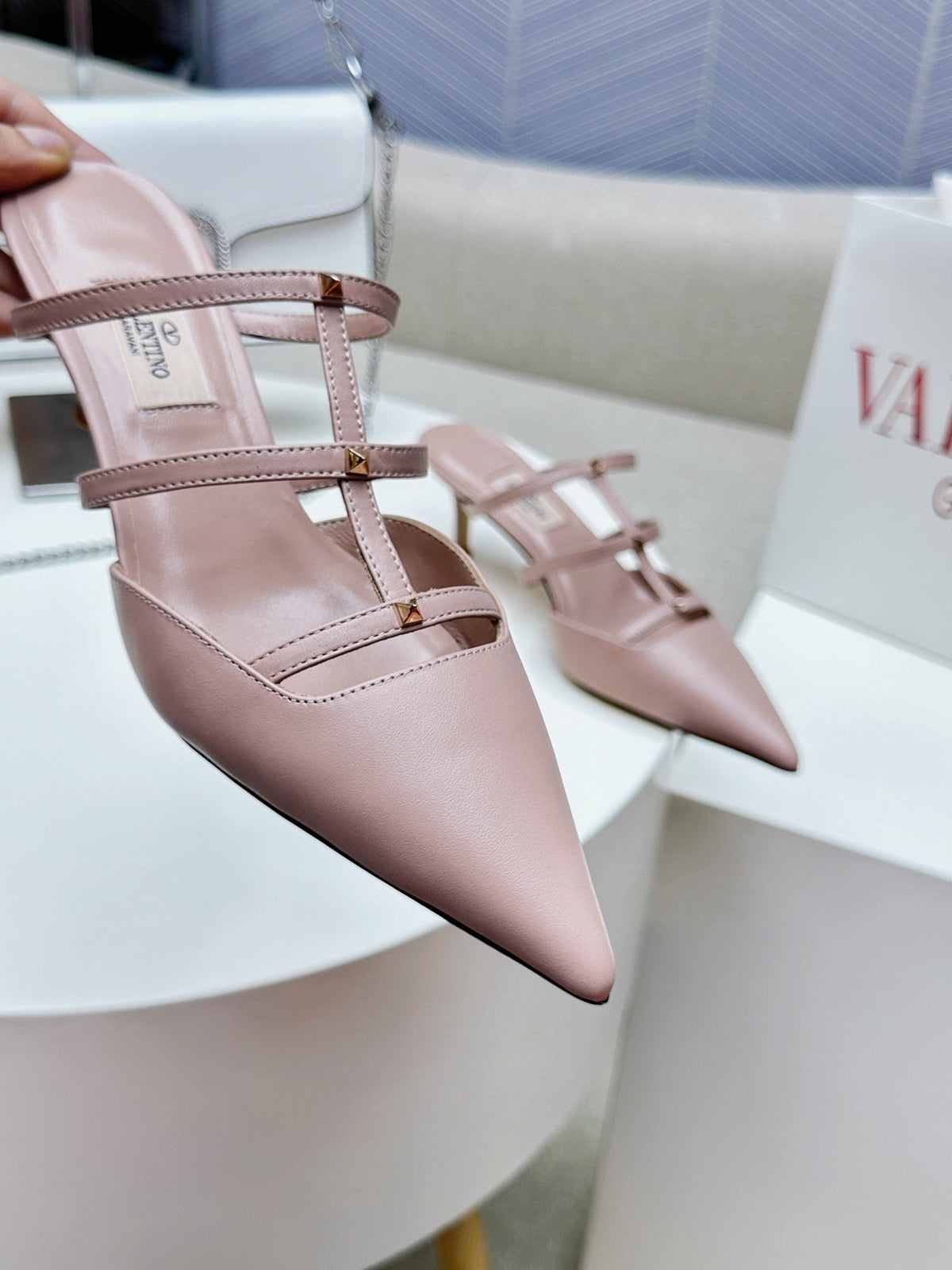 ROCKSTUD WISPY CREPE PINK CALFSKIN MULE 60MM