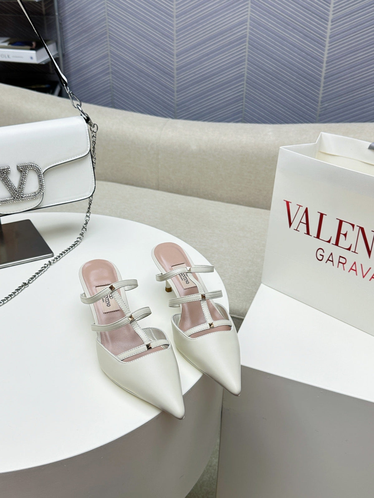 ROCKSTUD WISPY WHITE CALFSKIN MULE 60MM