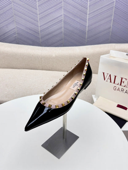 ROCKSTUD FLAT PUMP IN BLACK CALFSKIN