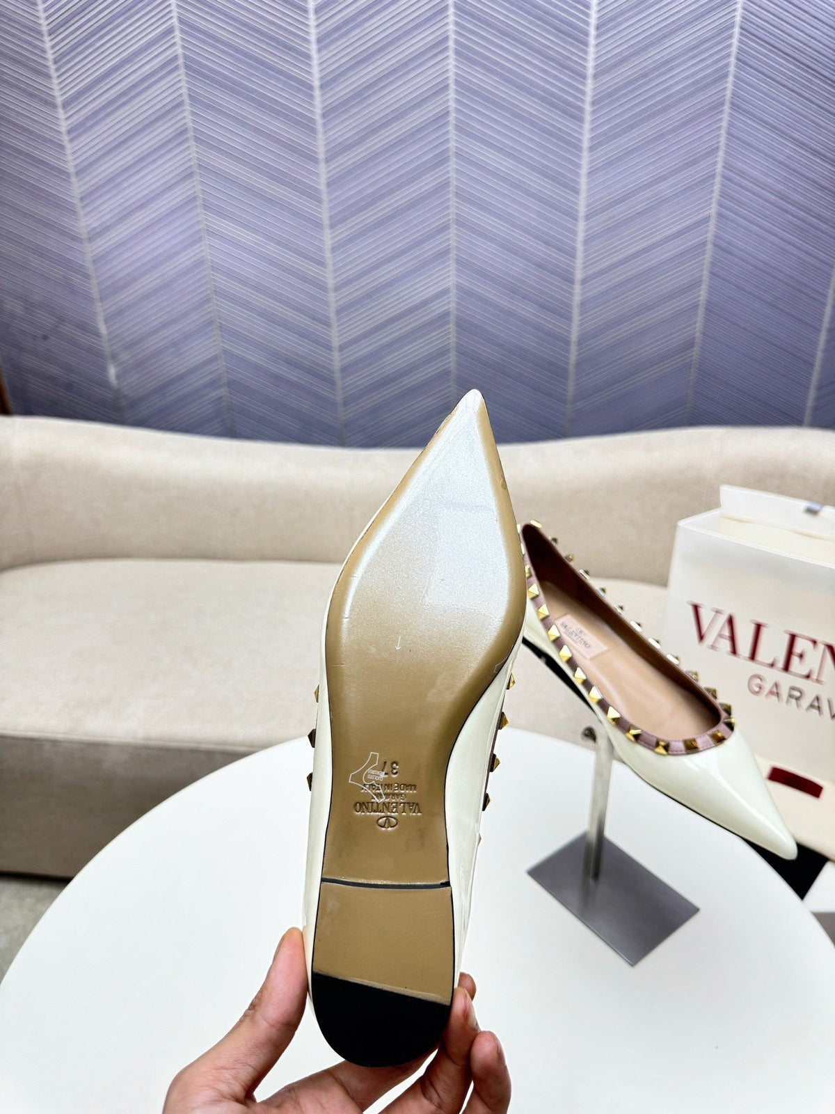 ROCKSTUD FLAT PUMP IN WHITE CALFSKIN