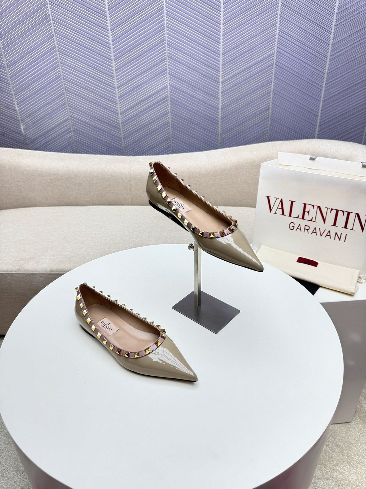 ROCKSTUD FLAT PUMP IN SAND BROWN CALFSKIN