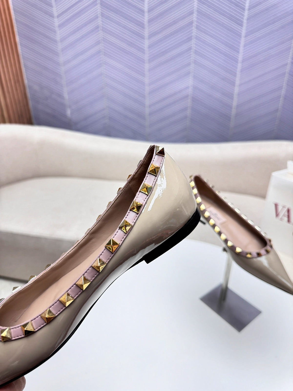 ROCKSTUD FLAT PUMP IN SAND BROWN CALFSKIN