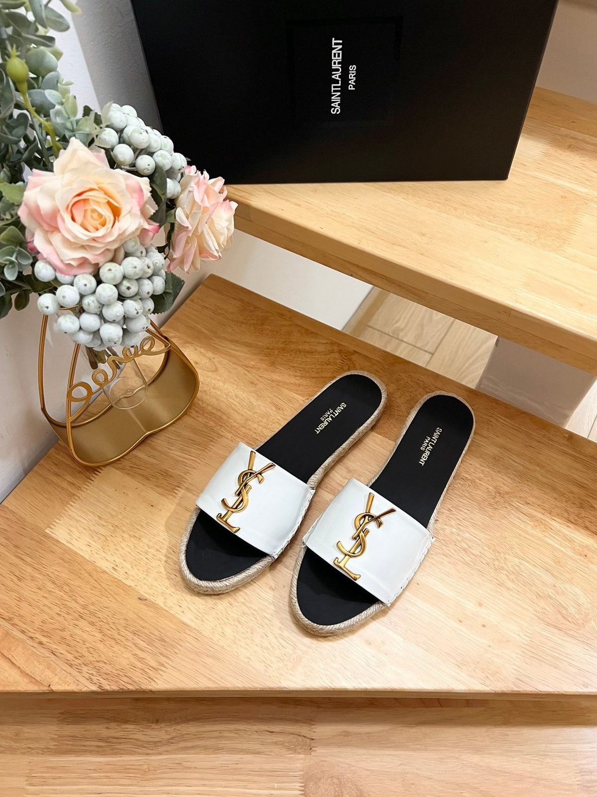 SL YVES LOGO SLIPPER BLACK AND WHITE CALFSKIN