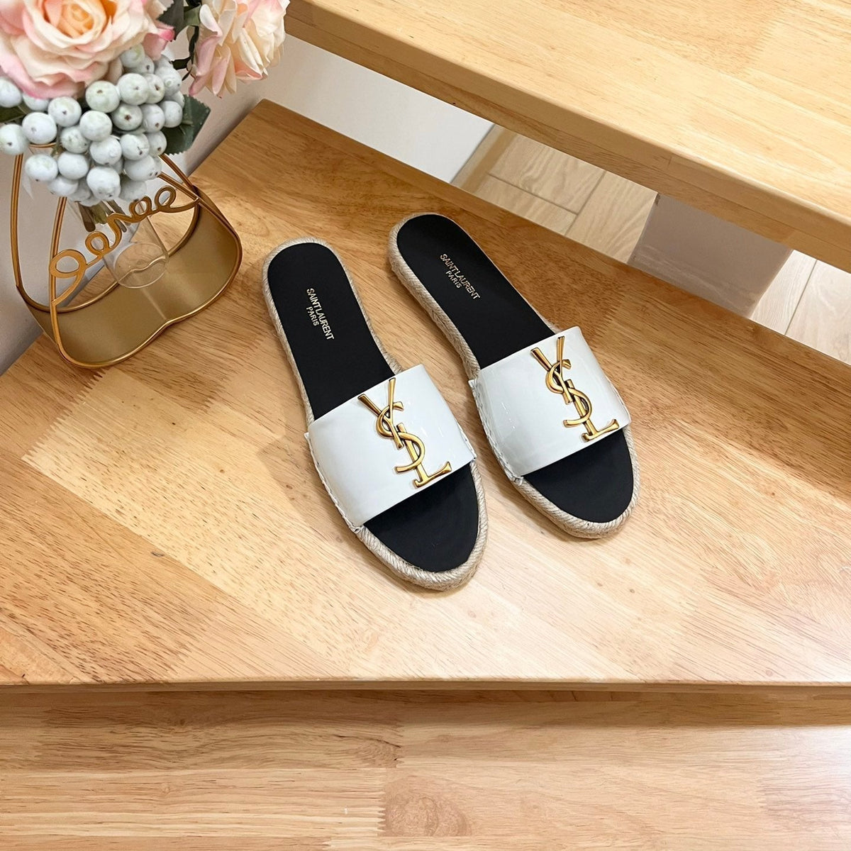 SL YVES LOGO SLIPPER BLACK AND WHITE CALFSKIN