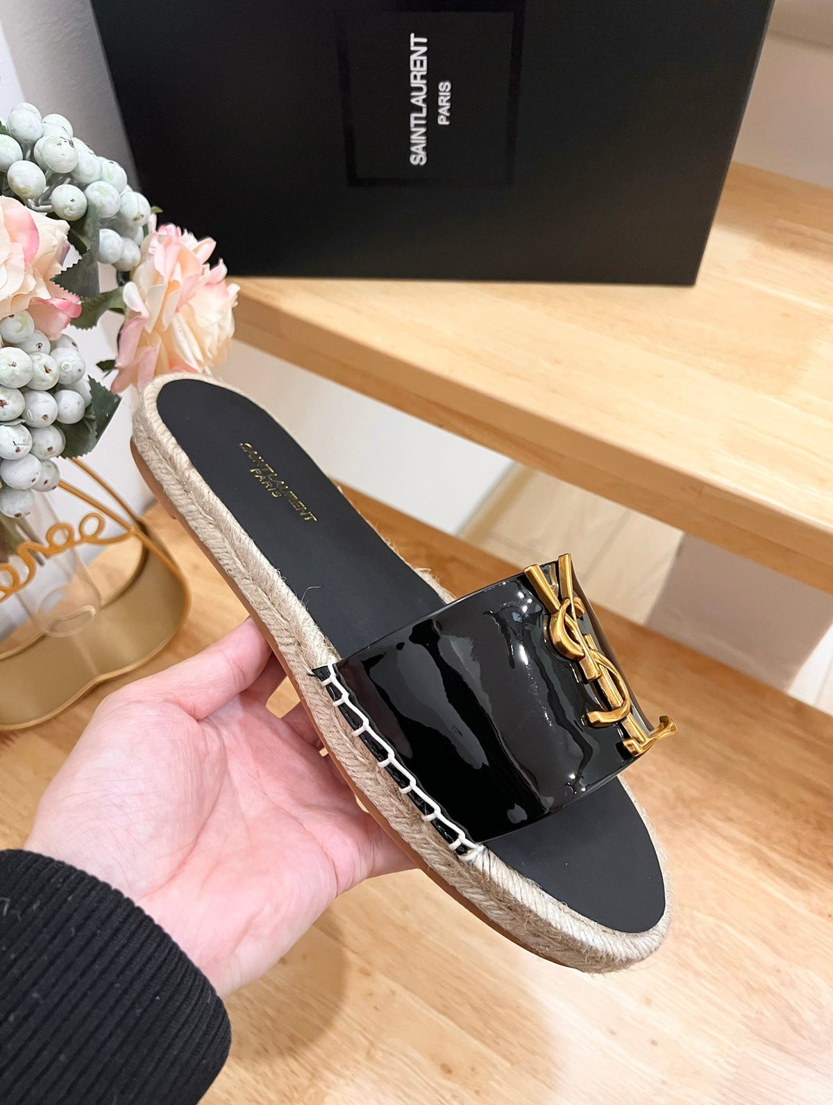 SL YVES LOGO SLIPPER BLACK CALFSKIN