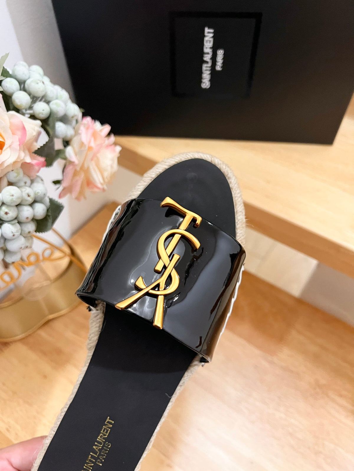 SL YVES LOGO SLIPPER BLACK CALFSKIN