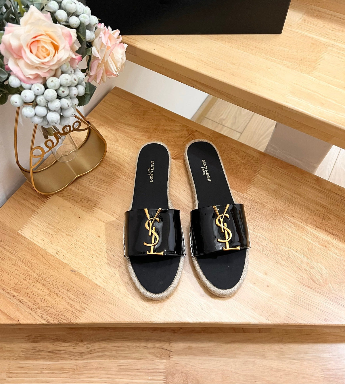 SL YVES LOGO SLIPPER BLACK CALFSKIN