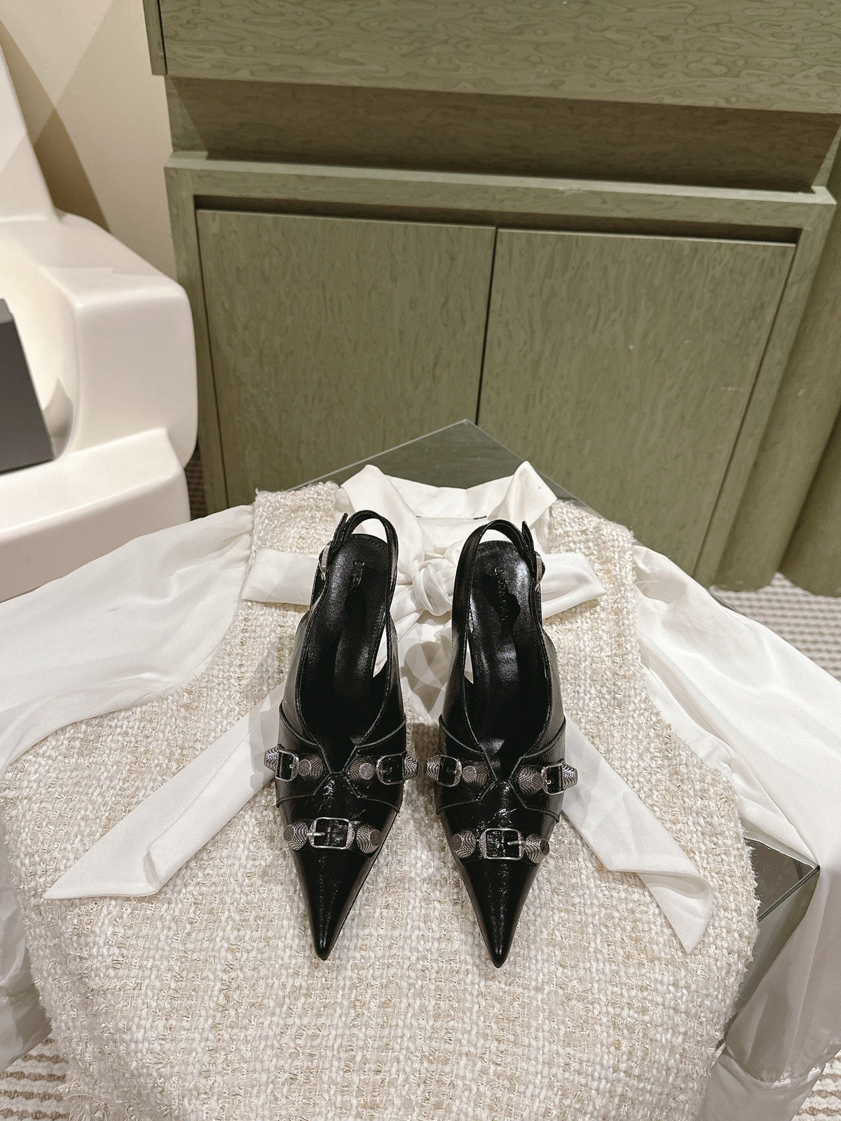CAGOLE HIGH SLINGBACK IN BLACK GLOSSY CALFSKIN