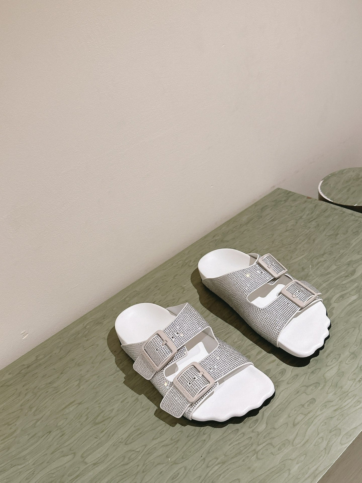 BIRKENSTOCK SLIPPERS ATTACHED RHINESTONES IN WHITE CALFSKIN