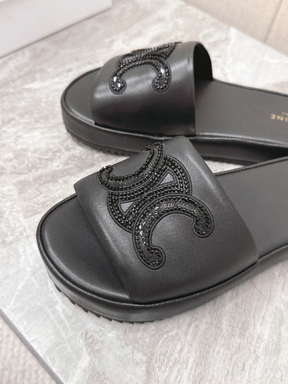 THICK-SOLED SLIDES IN BLACK SMOOTH LAMBSKIN LOGO WITH CRYSTALS