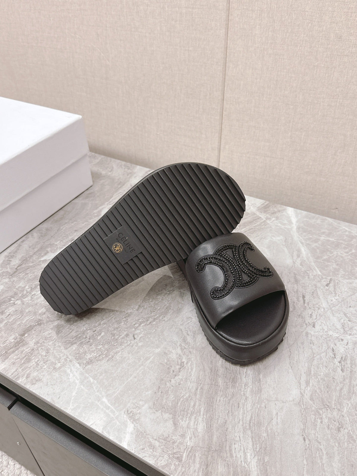 THICK-SOLED SLIDES IN BLACK SMOOTH LAMBSKIN LOGO WITH CRYSTALS