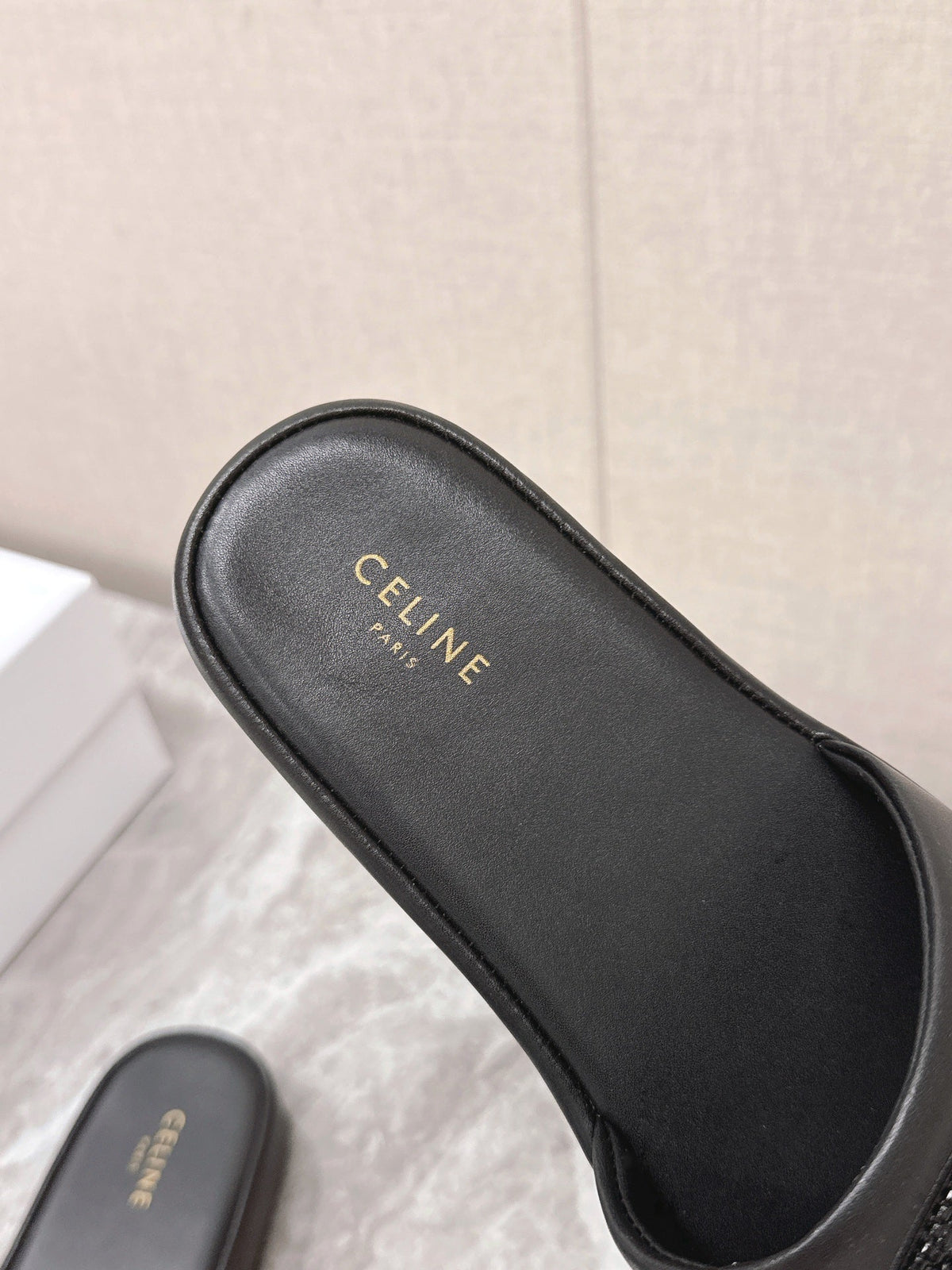 THICK-SOLED SLIDES IN BLACK SMOOTH LAMBSKIN LOGO WITH CRYSTALS