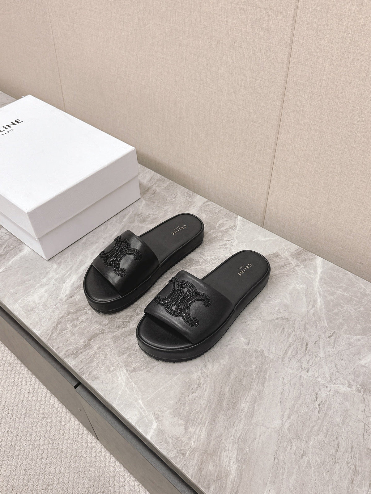 THICK-SOLED SLIDES IN BLACK SMOOTH LAMBSKIN LOGO WITH CRYSTALS
