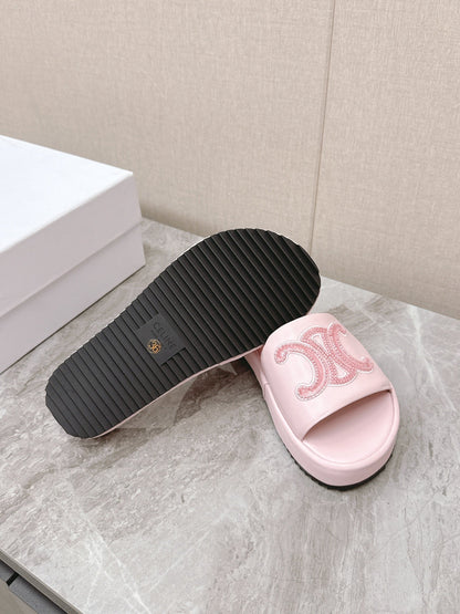 THICK-SOLED SLIDES IN LIGHT PINK SMOOTH LAMBSKIN LOGO WITH CRYSTALS