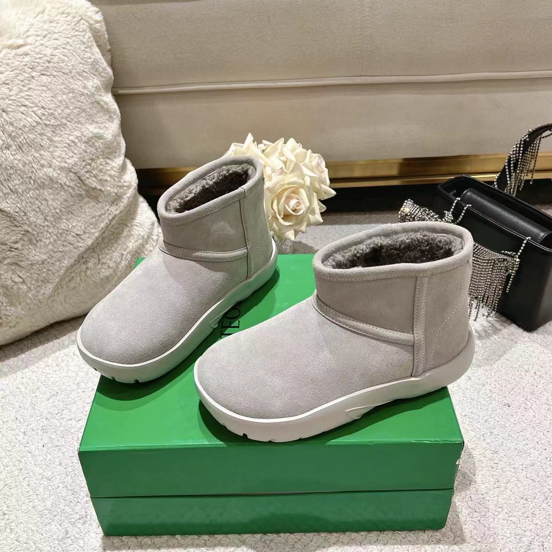 SNAP MINI ANKLE BOOTS IN PALE GRAY SUEDE AND SHEARLING LINING