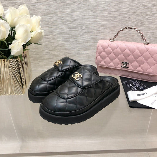CC TURNLOCK FLAP MULES BLACK LAMBSKIN