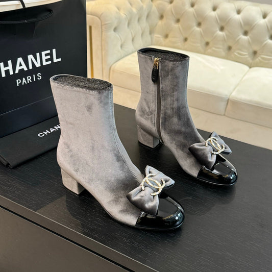 SHORT BOOTS IN DOLPHIN GRAY VELVET AND BLACK LAMBSKIN