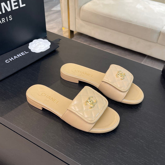 FLAT MULE IN TUSCAN BEIGE LAMBSKIN