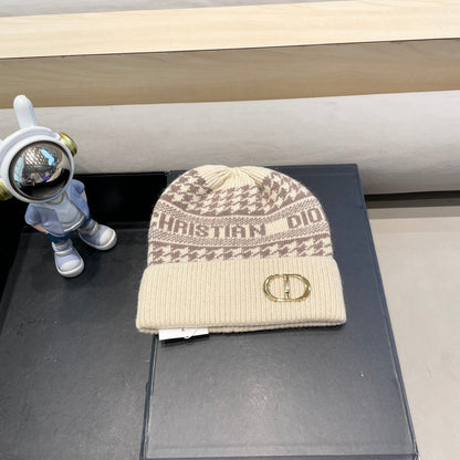 KNITTED BEANIE HAT IN BEIGE CASHMERE WOOL 422480