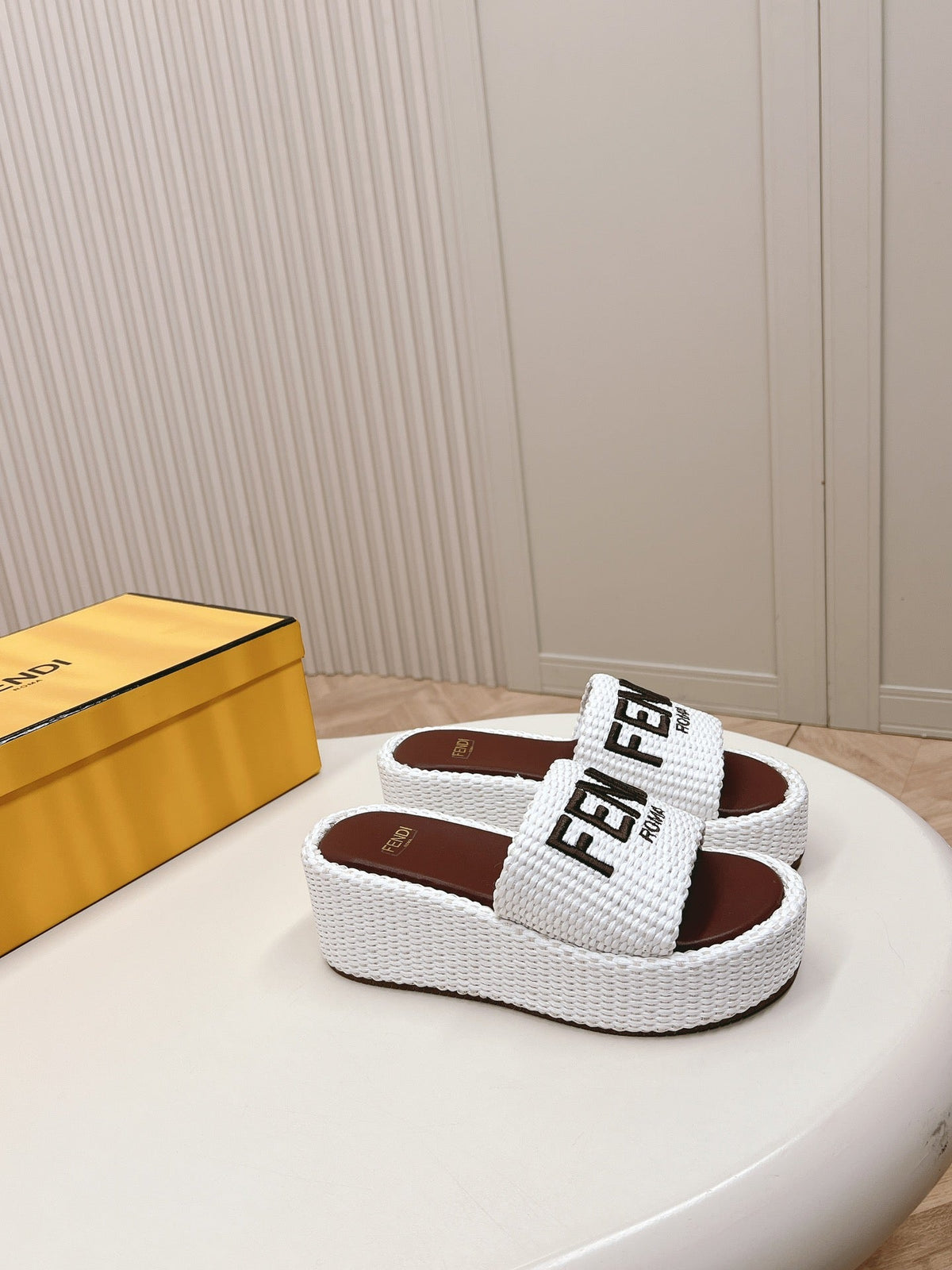FENDI SIGNATURE WEDGE PLATFORM 6 CM IN WHITE FIBRE WITH BROWN EMBROIDERED LOGO