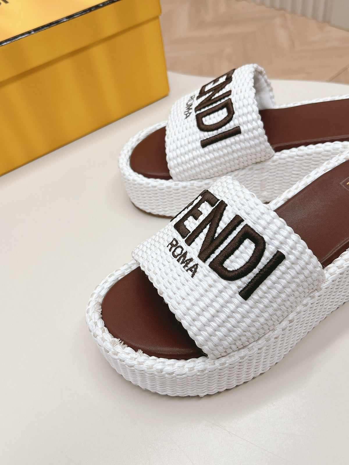 FENDI SIGNATURE WEDGE PLATFORM 6 CM IN WHITE FIBRE WITH BROWN EMBROIDERED LOGO