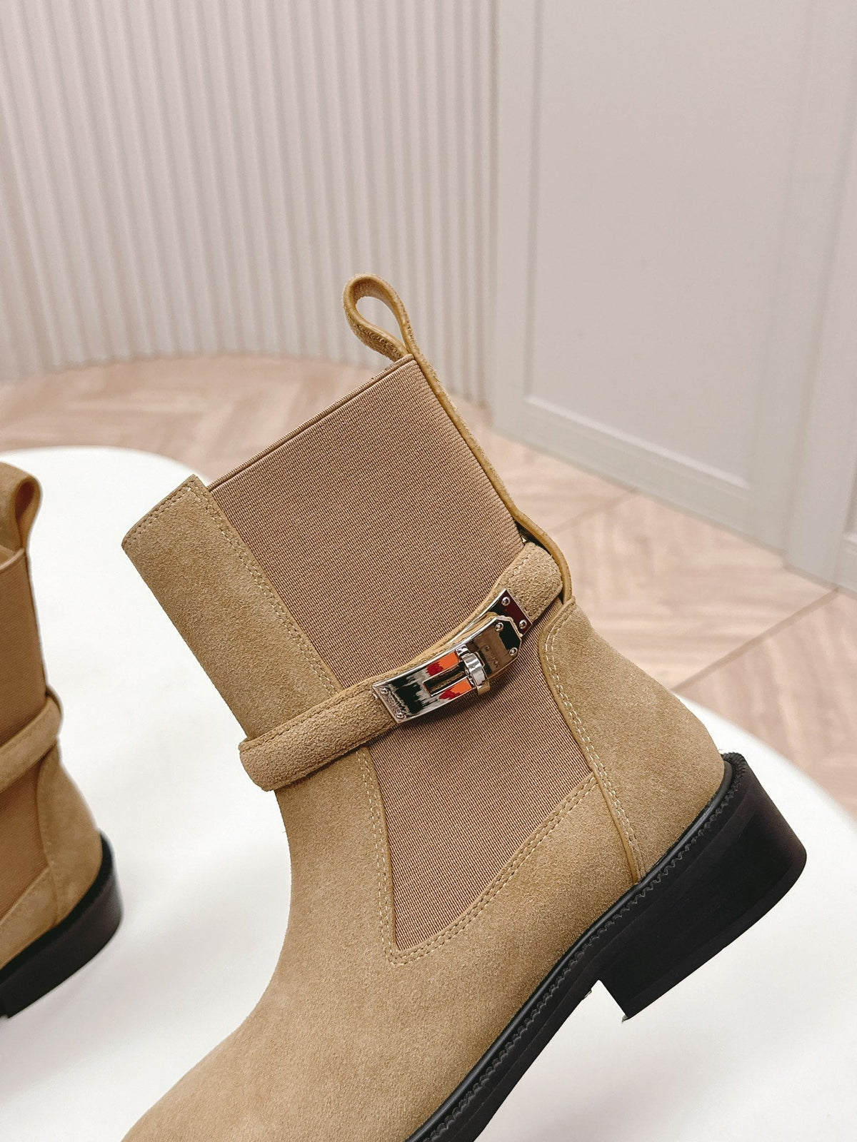 KELLY BUCKLE SHORT BOOTS IN PEANUT BROWN SUEDE