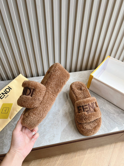 FENDI SLIPPER IN SEPIA BROWN FUR