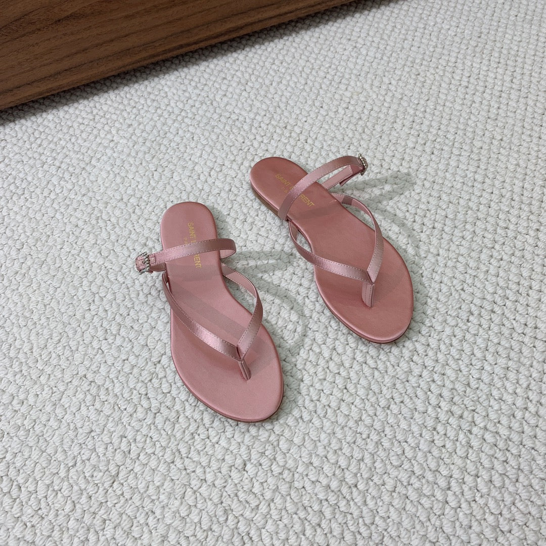 SL CRYSTAL BUCKLE THONG SANDAL LIGHT PINK SATIN