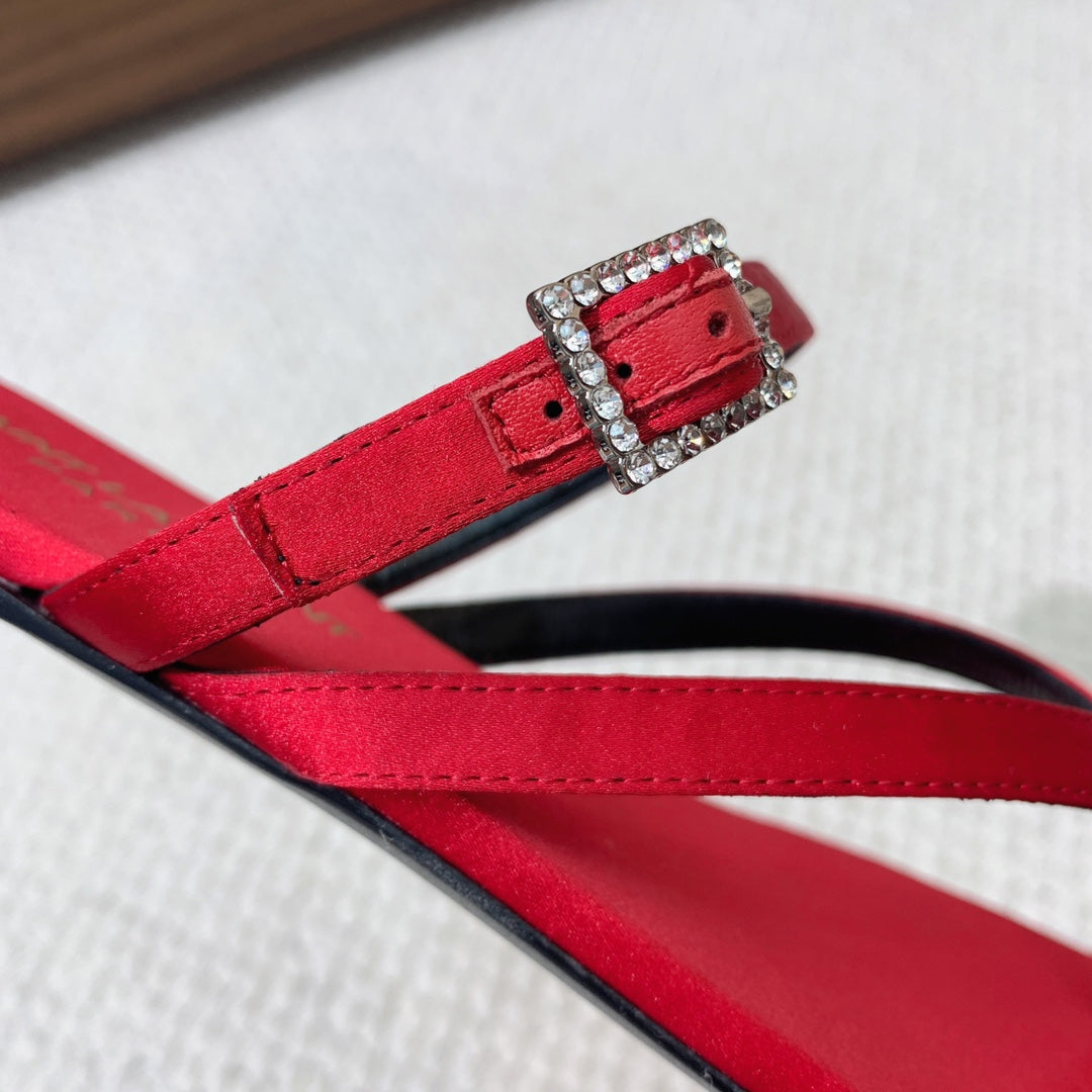 SL CRYSTAL BUCKLE THONG SANDAL RED SATIN