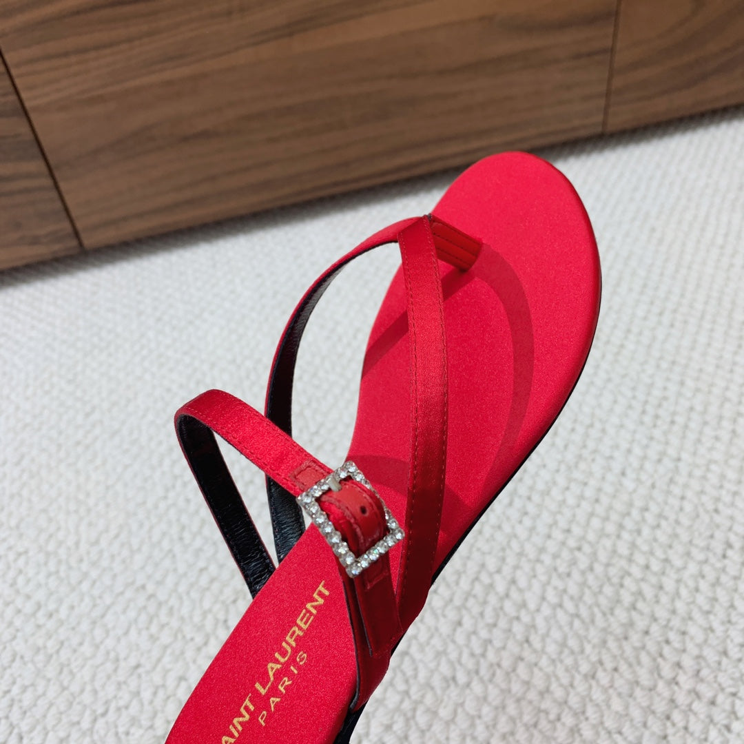 SL CRYSTAL BUCKLE THONG SANDAL RED SATIN
