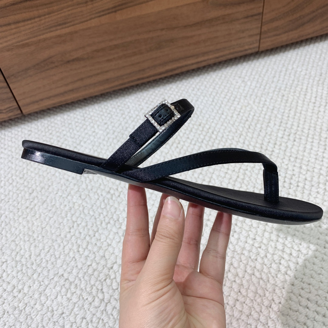 SL CRYSTAL BUCKLE THONG SANDAL BLACK SATIN