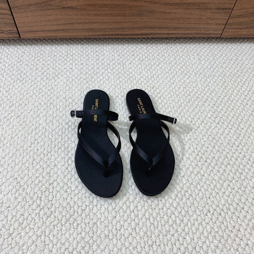 SL CRYSTAL BUCKLE THONG SANDAL BLACK SATIN