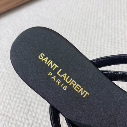 SL CRYSTAL BUCKLE THONG SANDAL BLACK SATIN