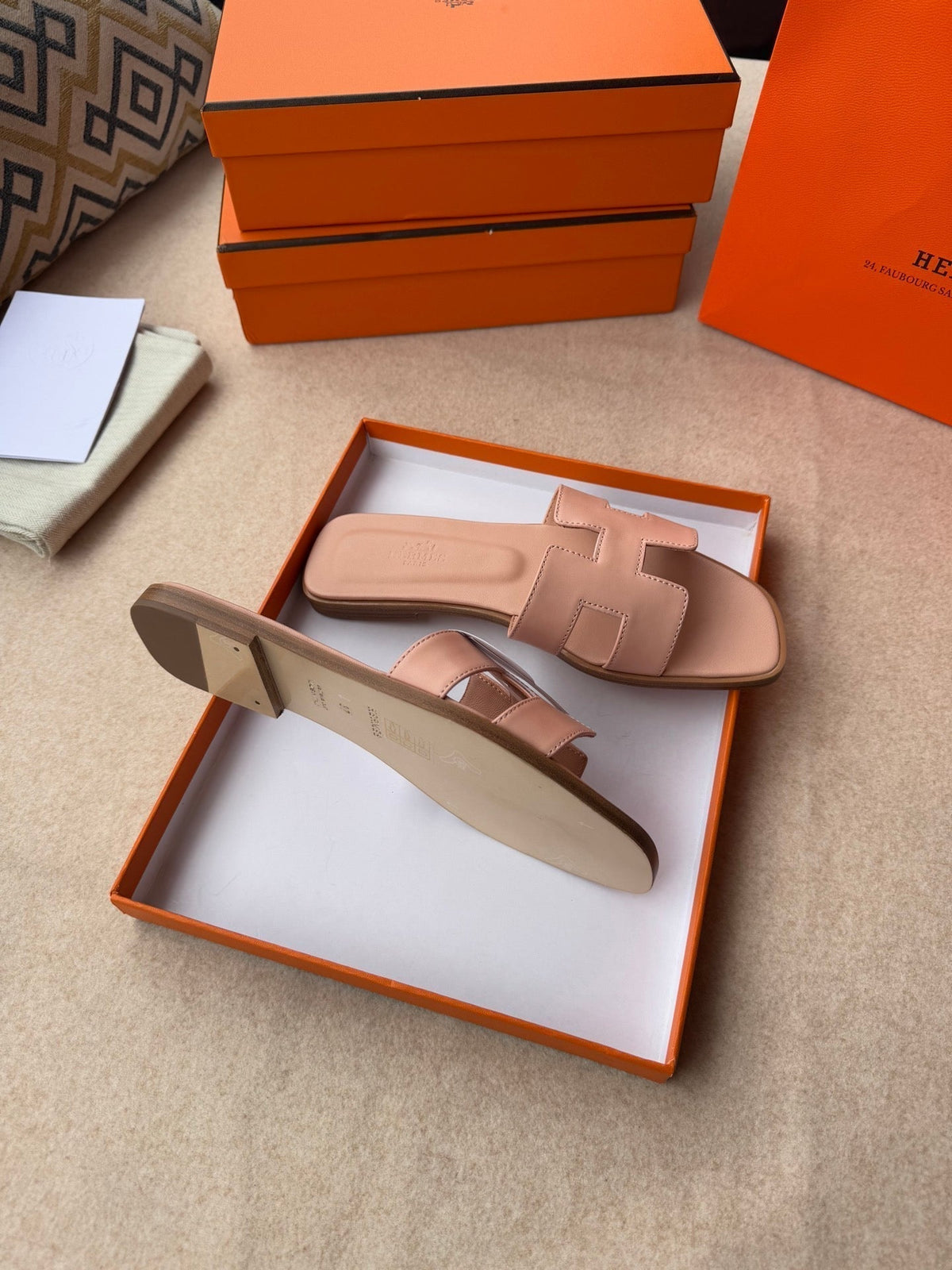 0RAN SANDALS IN PEACH PINK CALFSKIN