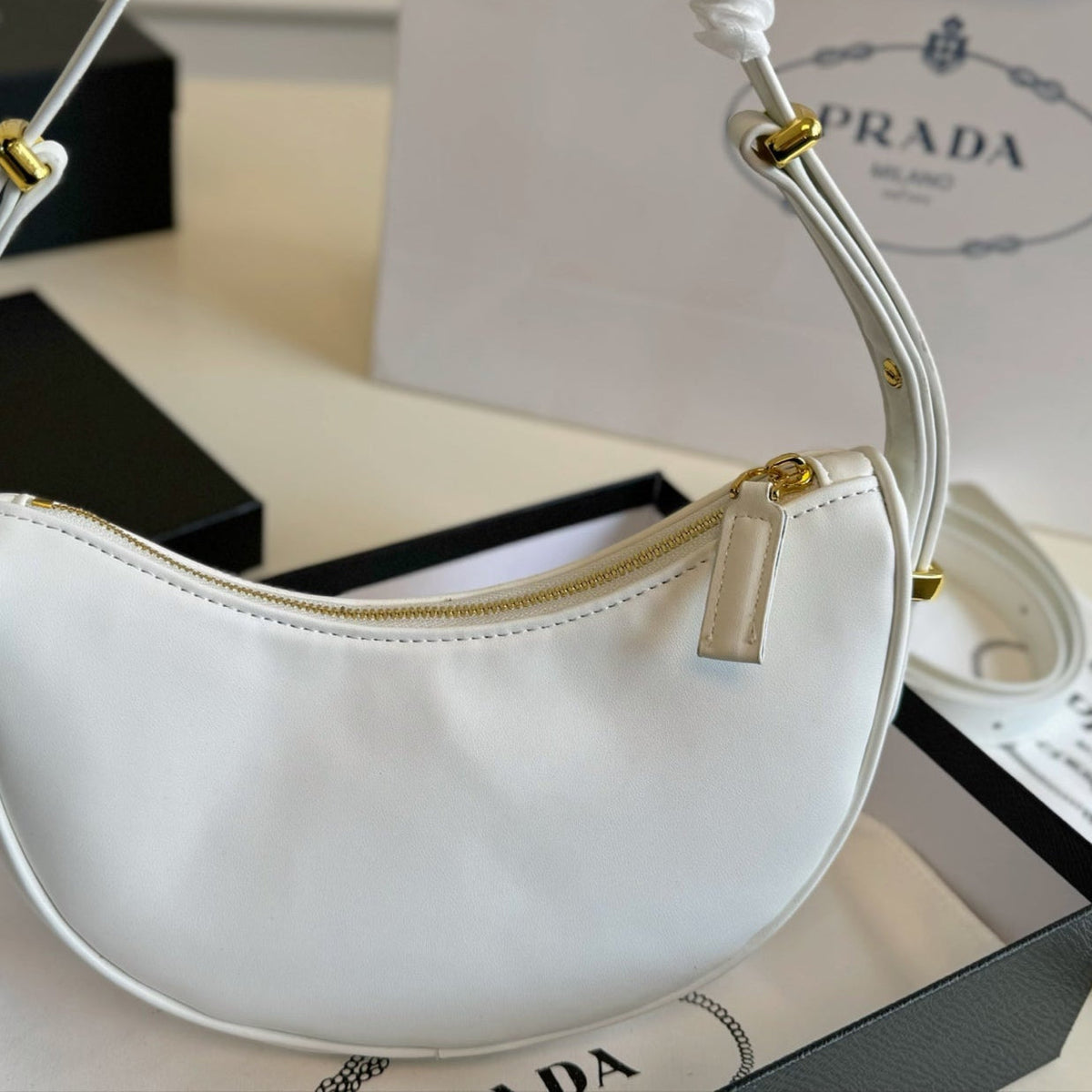 ARQUÉ SHOULDER BAG 23 IN WHITE NAPPA LEATHER GOLD HARDWARE