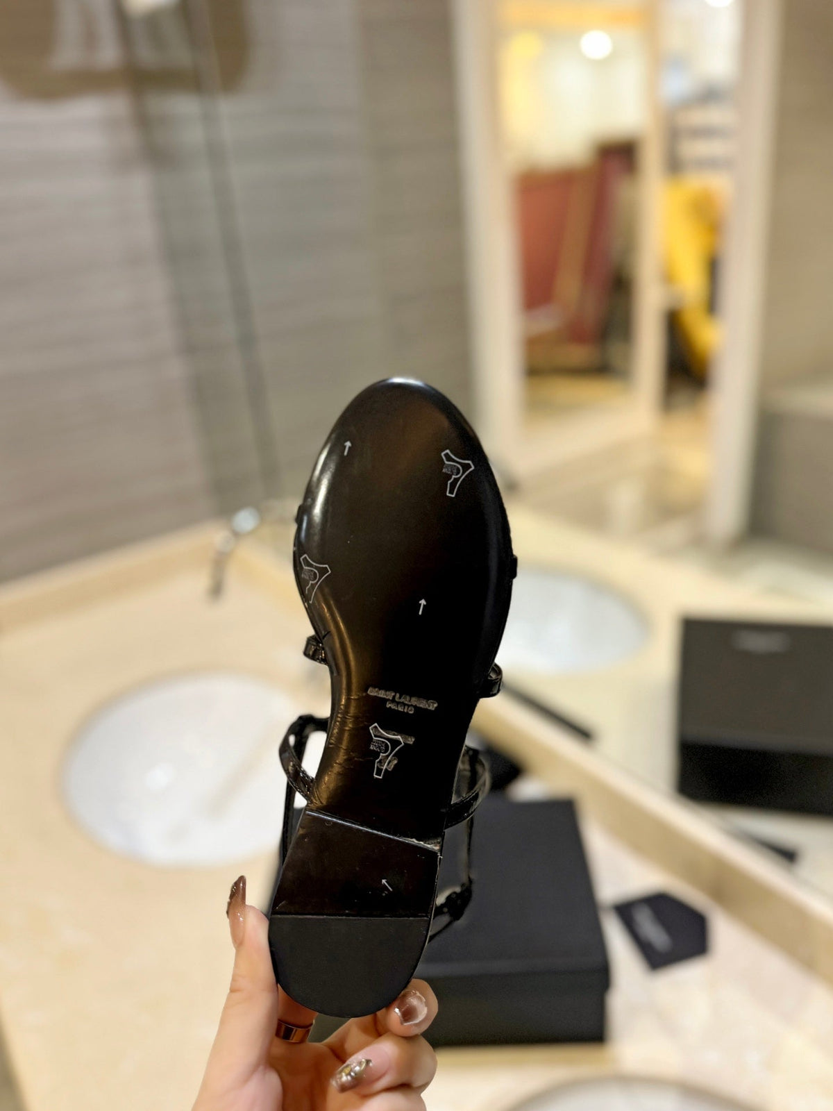 SL LOGO FLAT SANDALS BLACK POLISHED CALFSKIN