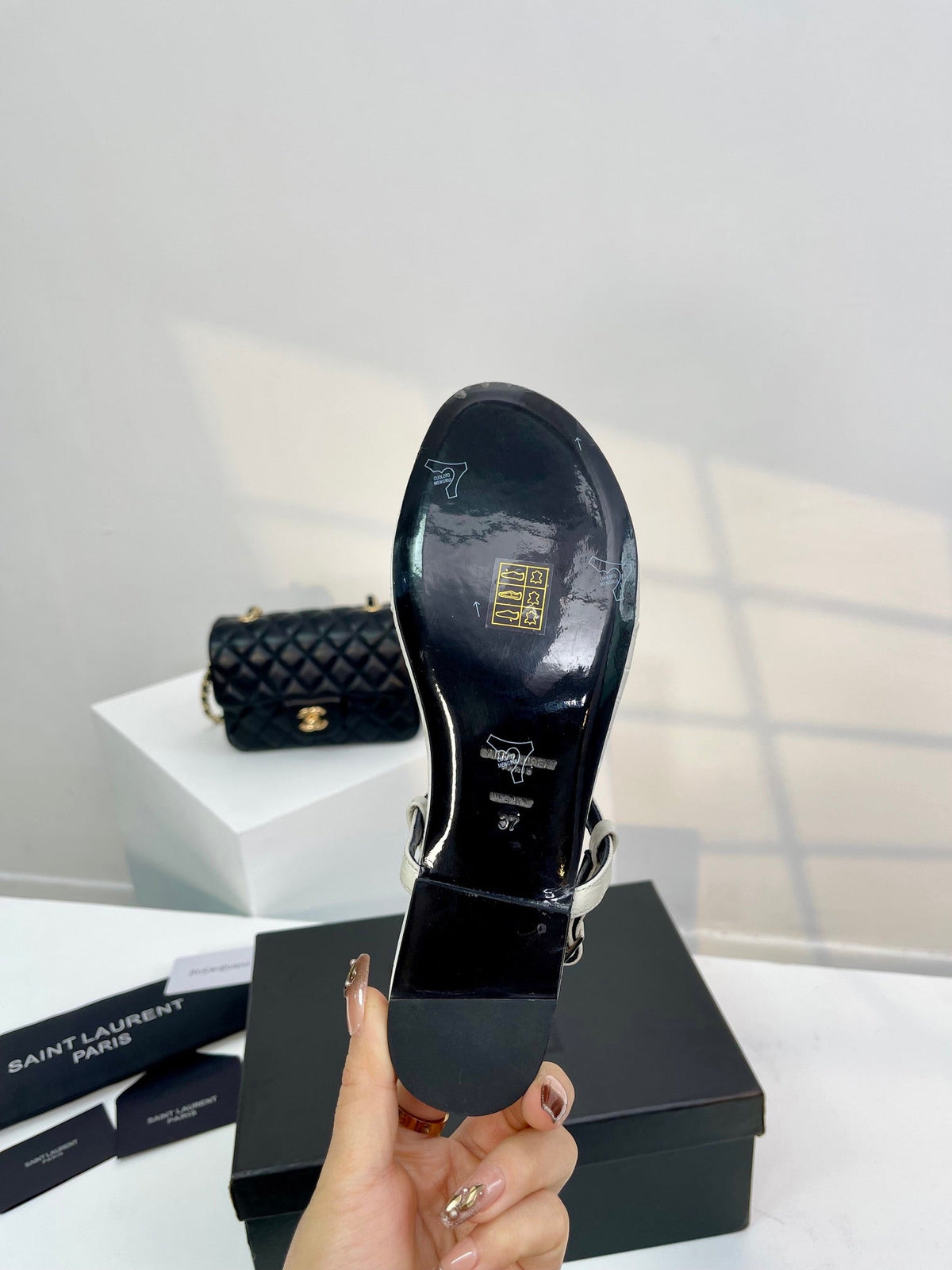 SL Cassandra Croc-Embossed Thong Sandals Black White Leather