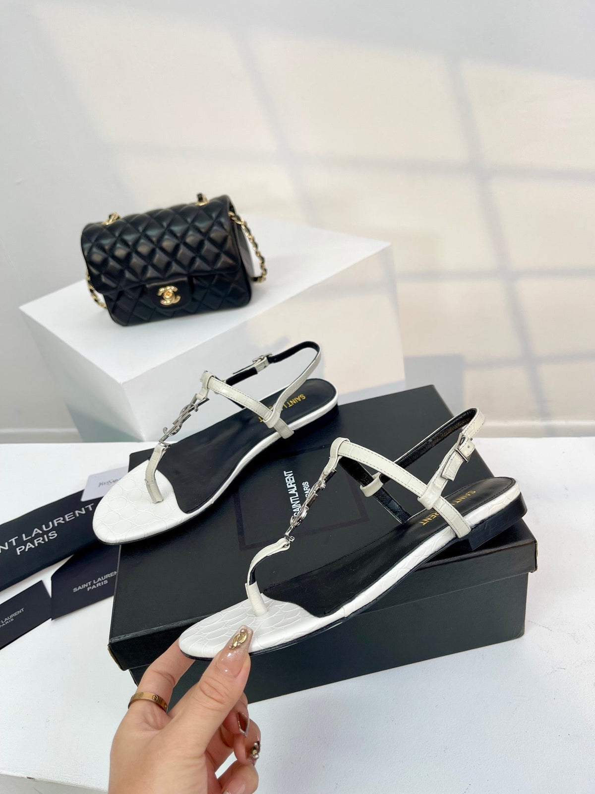 SL Cassandra Croc-Embossed Thong Sandals Black White Leather