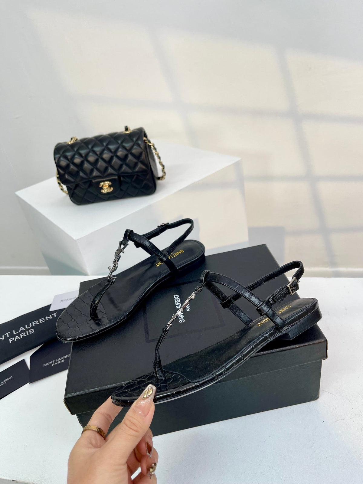SL Cassandra Croc-Embossed Thong Sandals Black Leather