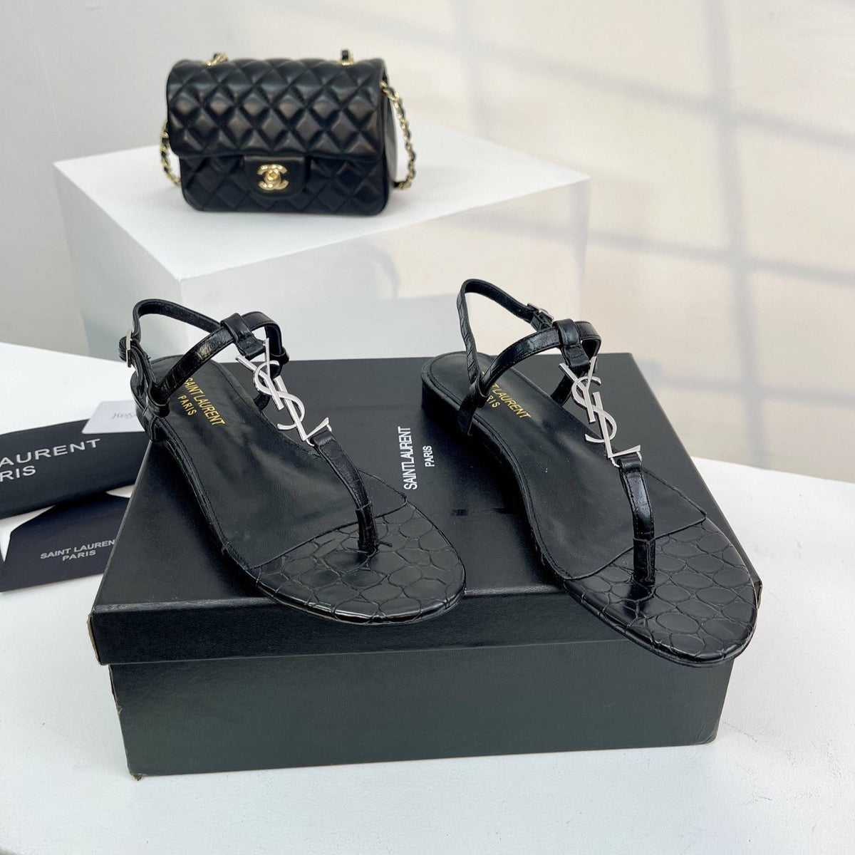 SL Cassandra Croc-Embossed Thong Sandals Black Leather
