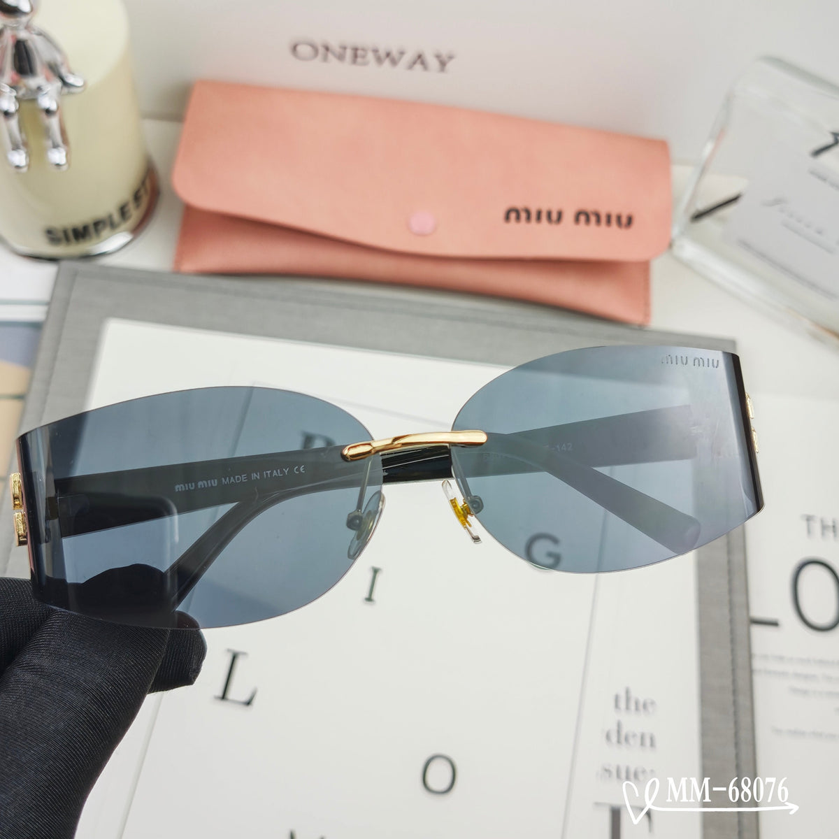 LOGO SUNGLASSES 68076 IN BLACK ACETATE