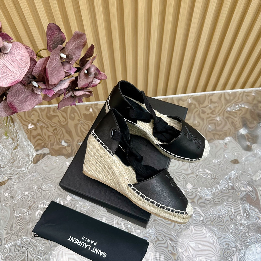 SL WEDGE SANDALS BLACK CALFSKIN AND STRAW