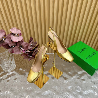 KNOT PUMP 9 CM IN GOLD CALFSKIN WITH GOLD FINISHED METAL HEEL